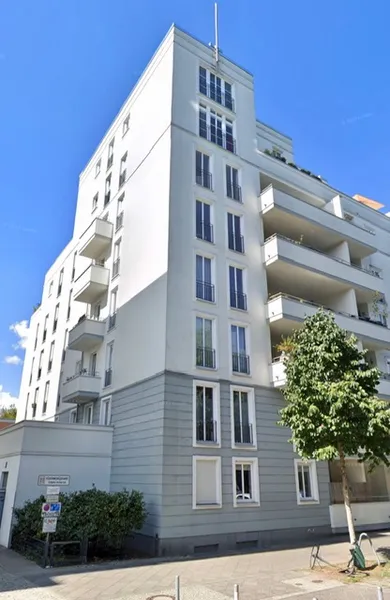 modernisierte  2,5-Zimmer-Wohnung mit Einbauküche und Terrasse — photo 1